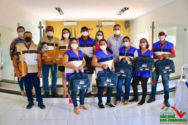 Prefeito Felício Queiroz realiza entrega de kits para os agentes de saúde e endemias de São José dos Cordeiros