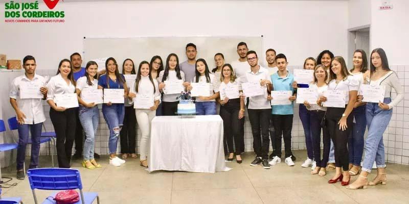 Prefeitura de São José dos Cordeiros entrega certificados de conclusão do Curso de Assistente Administrativo