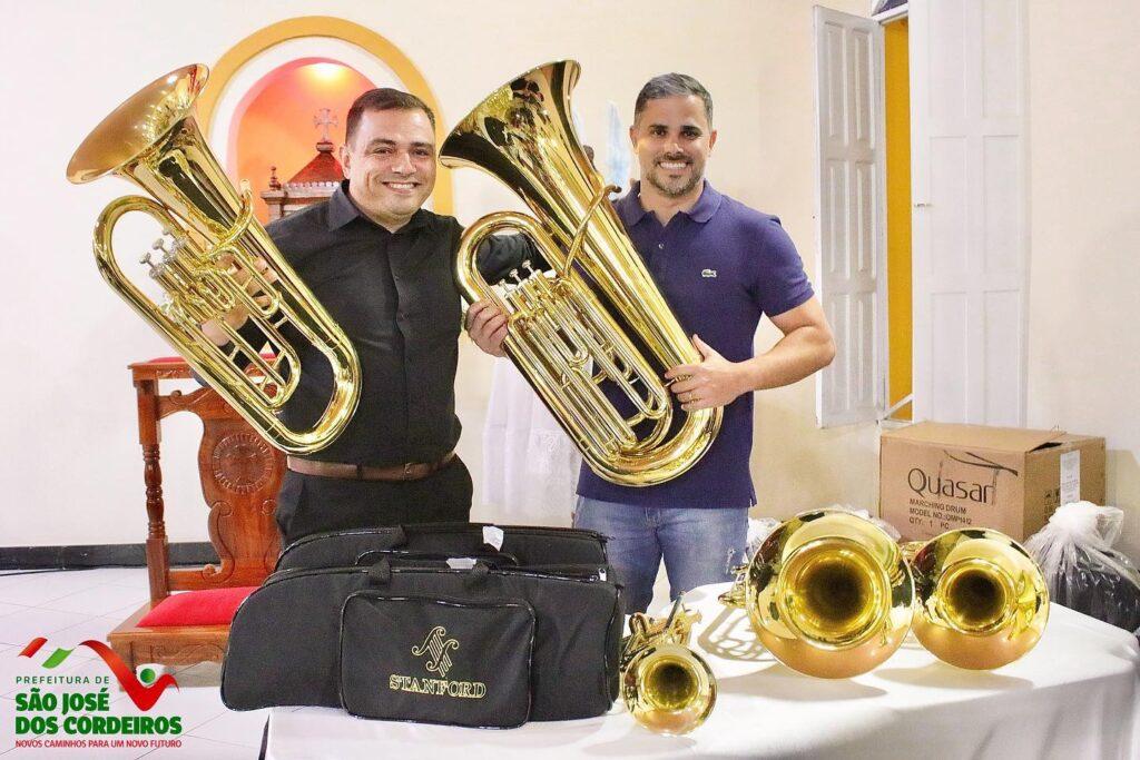 Prefeito de São José dos Cordeiros realiza entrega de instrumentos para a Filarmônica 05 de Janeiro