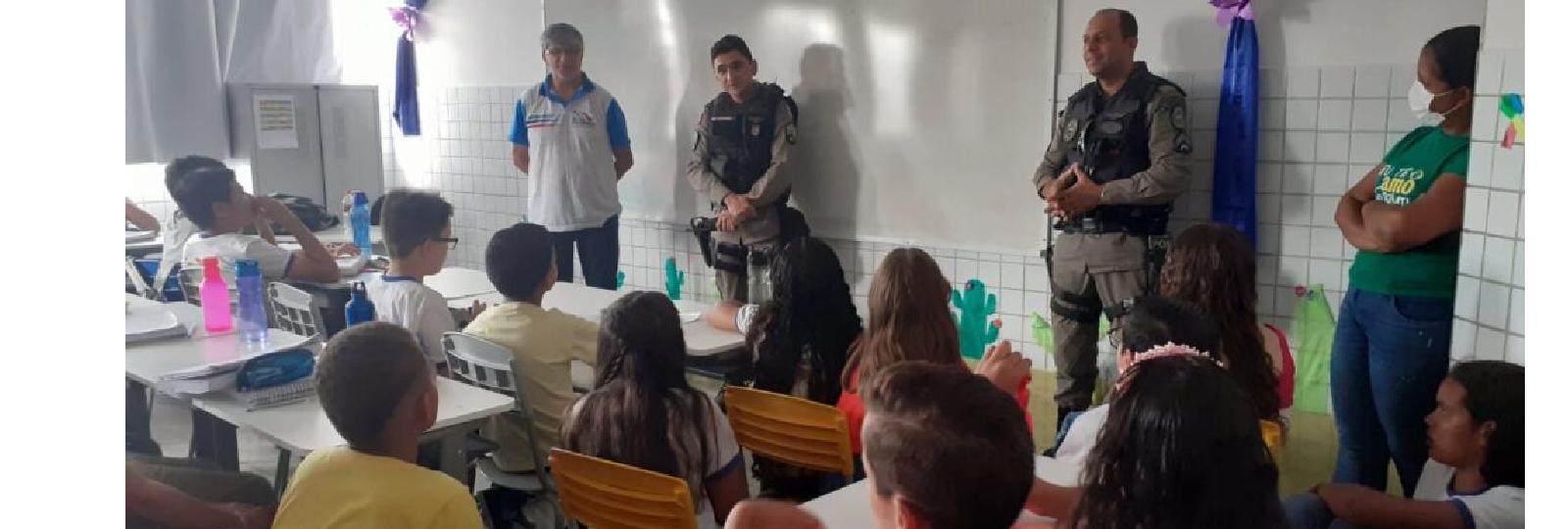 Policiais militares realizam palestra sobre violência nas escolas em São José dos Cordeiros