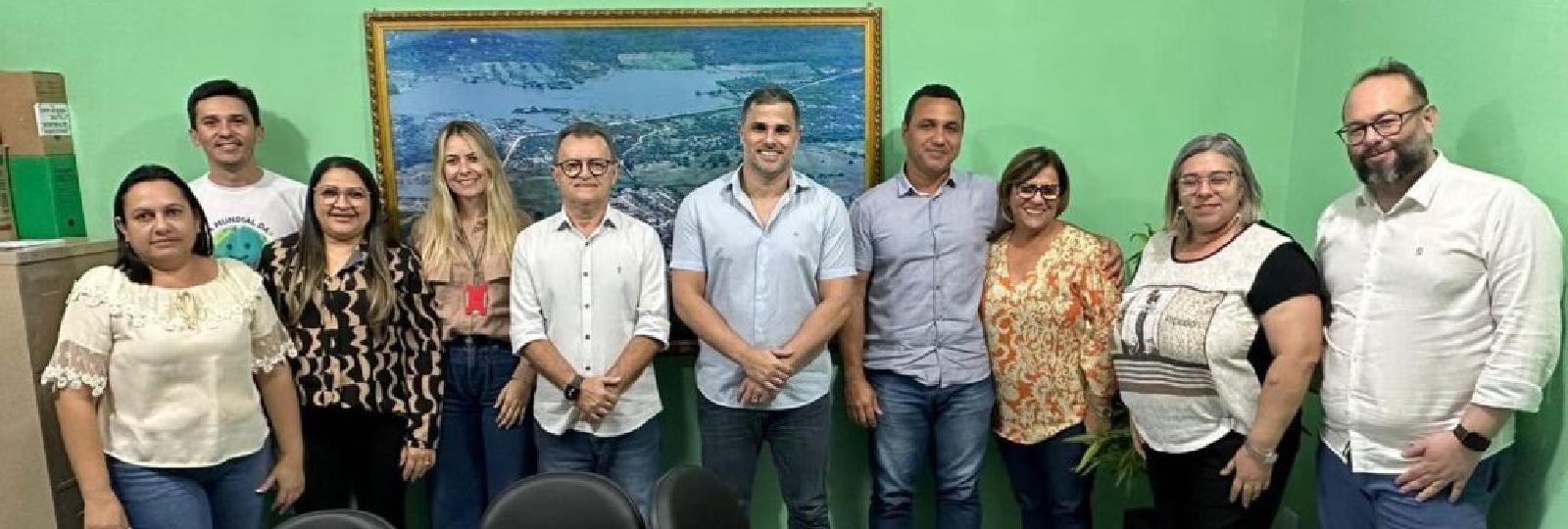 Prefeito de São José dos Cordeiros se reúne com equipe de secretários para discutir Festival do Mel e metas administrativas