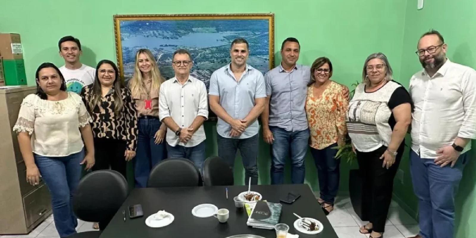 Prefeito de São José dos Cordeiros se reúne com equipe de secretários para discutir Festival do Mel e metas administrativas