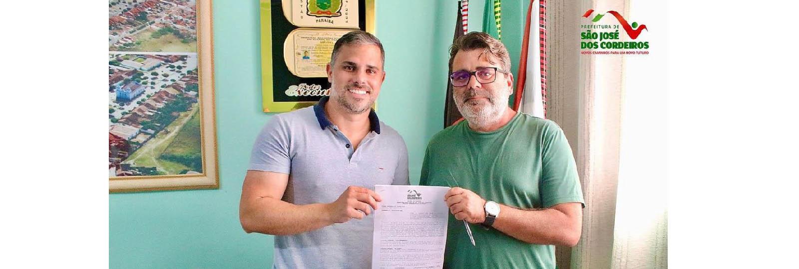 Felício Queiroz assinou ontem a ordem de serviço, junto com representantes da empresa parceira, para a construção da Unidade Âncora de Saúde na comunidade do Simão Lopes!
