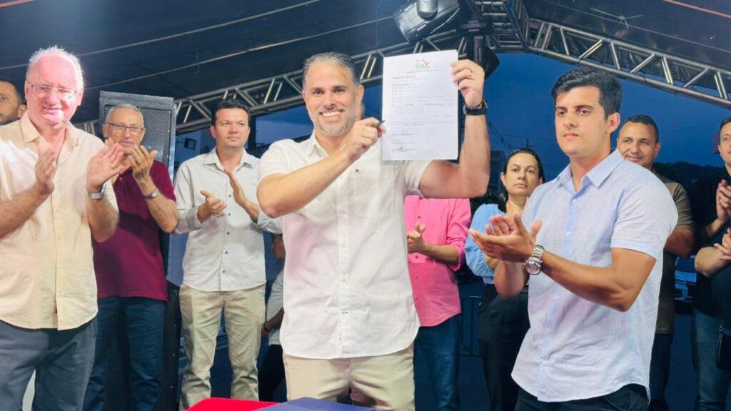Felício Queiroz assina ordem de serviço para construção do Novo Clube Asa Branca em São José dos Cordeiros